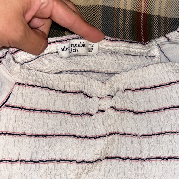 Abercrombie Kids Smocked long sleeve crop top - Picture 2 of 4